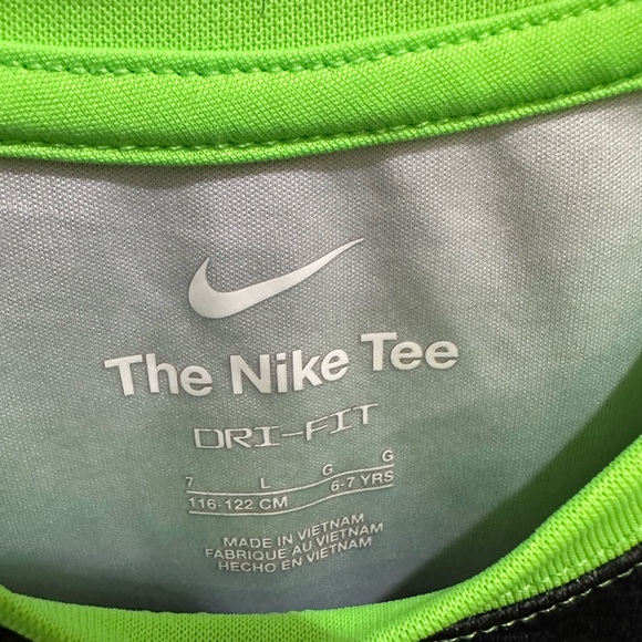 Nike Boys Short Sleeve Tee Size 7 - Picture 3 of 3